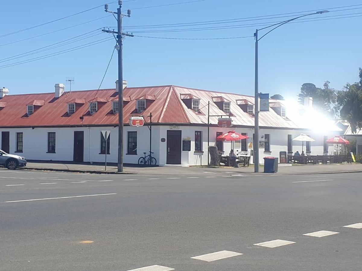 The Caledonian Inn Port Fairy Exterior foto